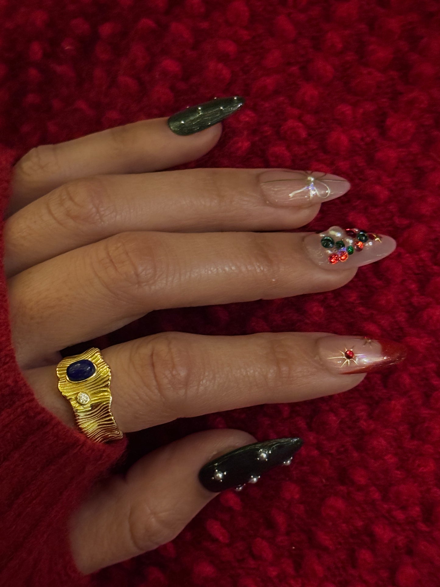 Emerald Noel Bow – Luxury Handcrafted Christmas Press-On Nails)