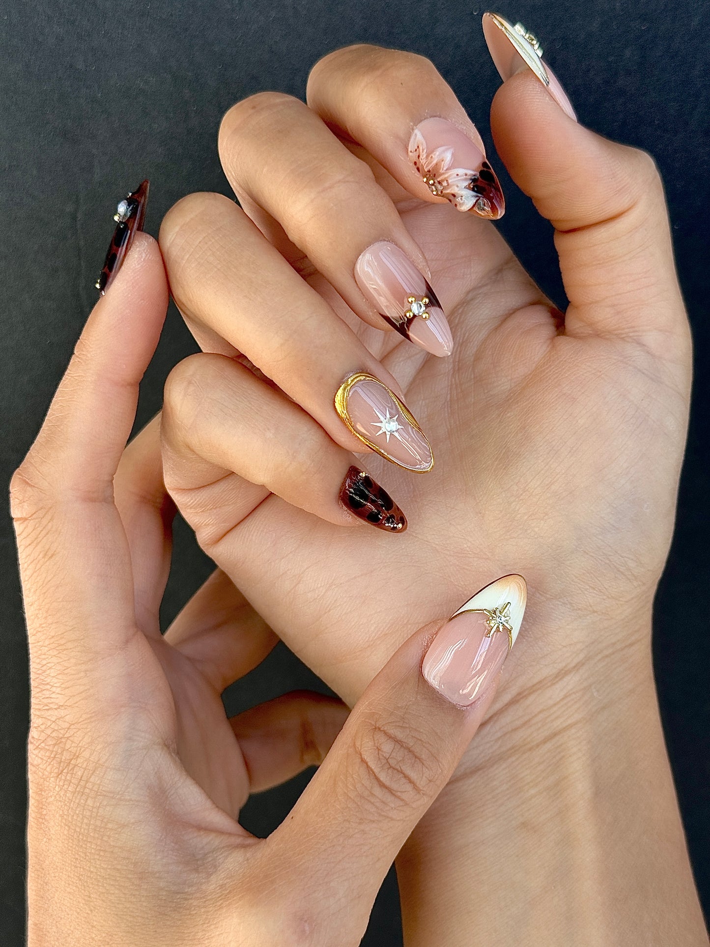 Elegant Tortoise Shell & Floral Gold Press-On Nails – 10PCS Set