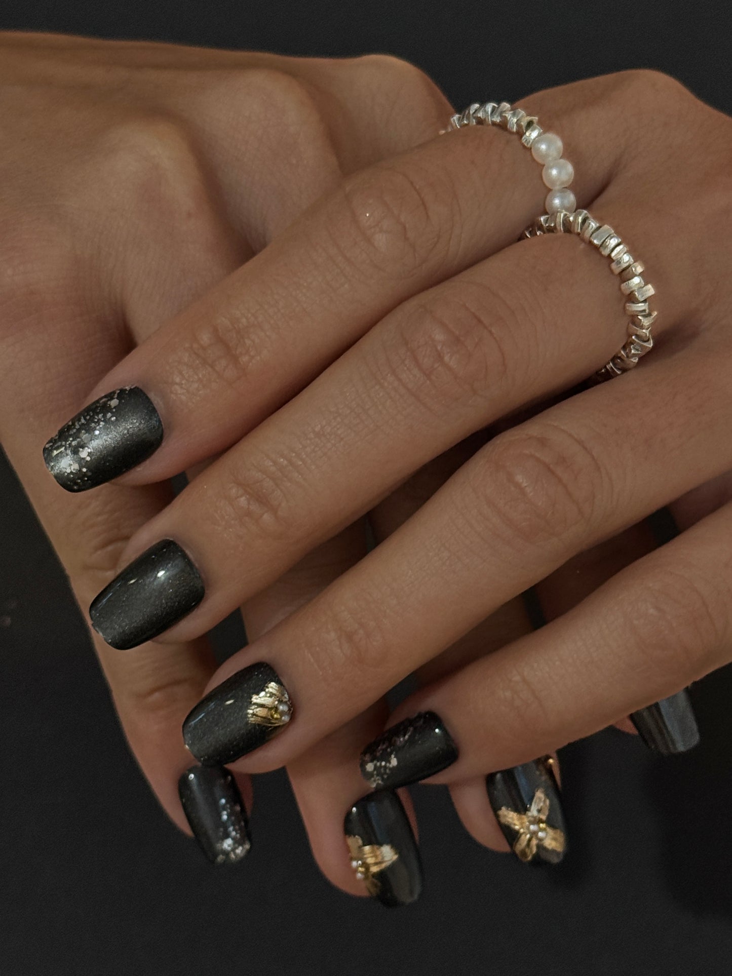 Midnight Charm – Black Cat-Eye Press-On Nails with Gold Accents