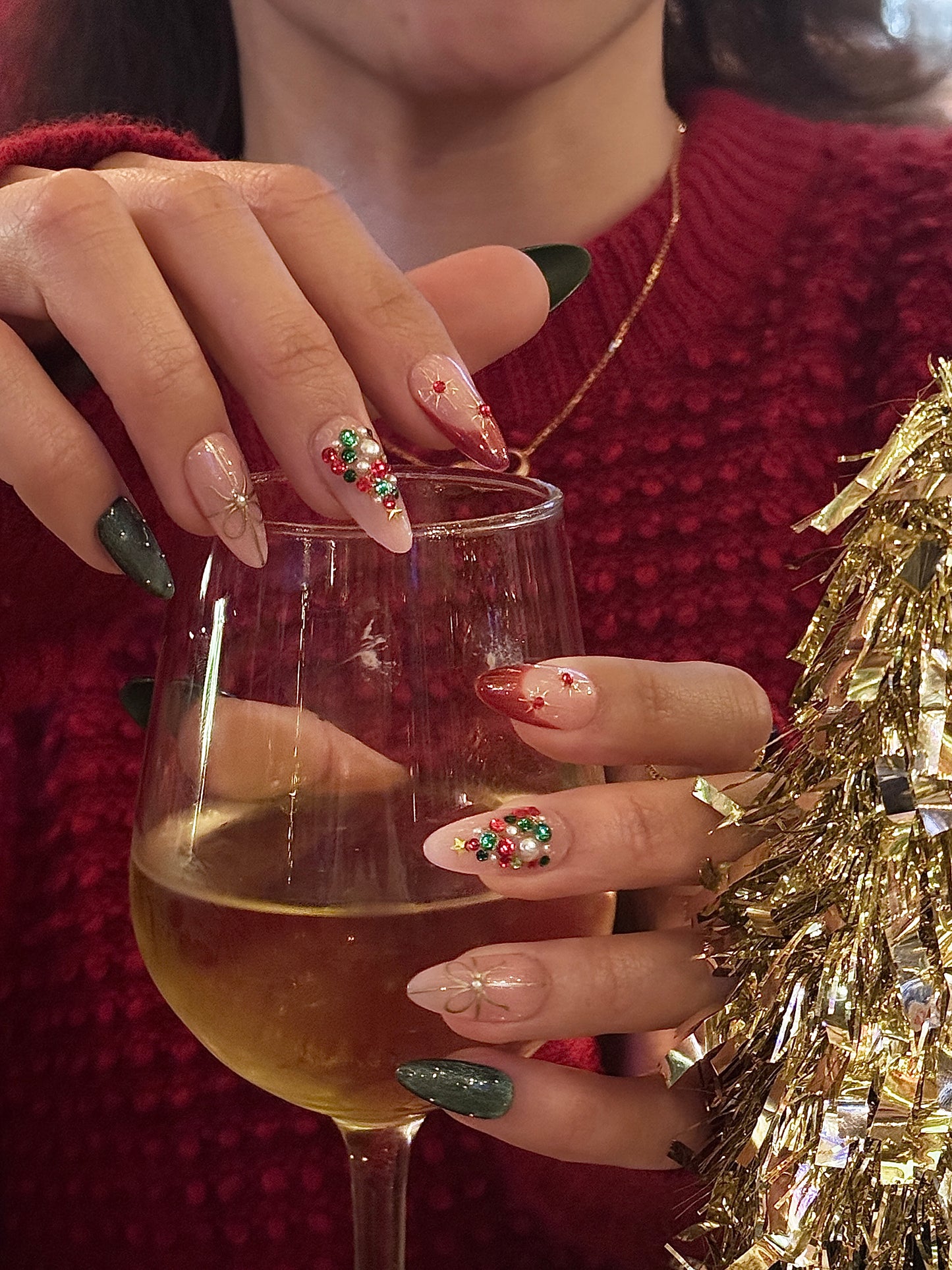 Emerald Noel Bow – Luxury Handcrafted Christmas Press-On Nails）