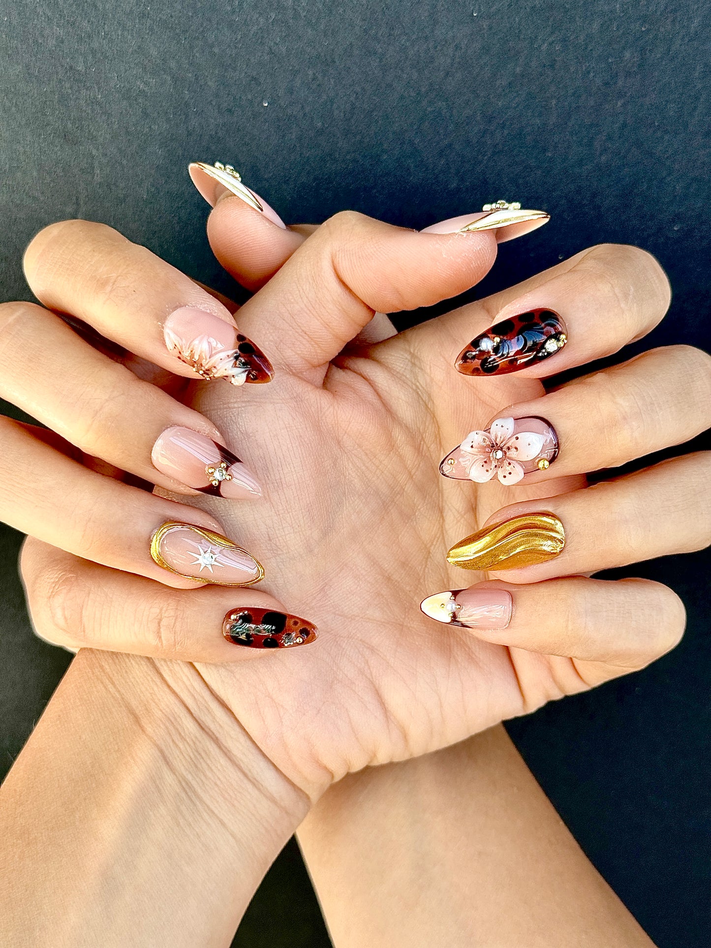 Elegant Tortoise Shell & Floral Gold Press-On Nails – 10PCS Set