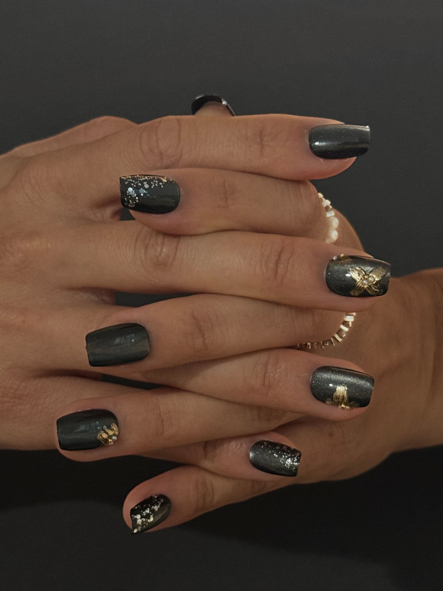 Midnight Charm – Black Cat-Eye Press-On Nails with Gold Accents