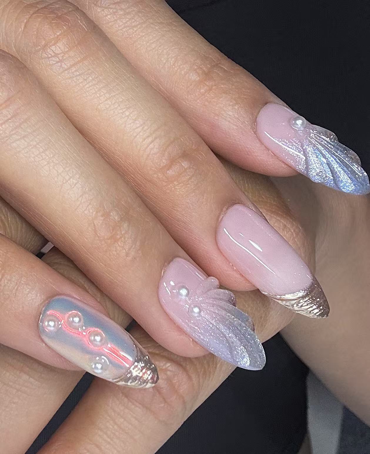 Mermaid Glow – Pearl Chrome Press-On Nails